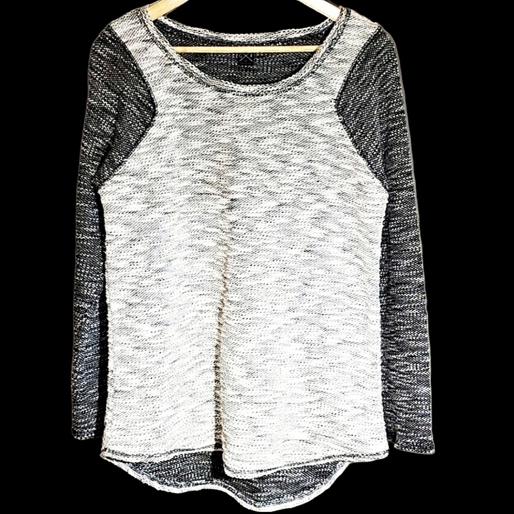GFX Gentle Fawn Textured High Low Lightweight Woven Sweater Medium